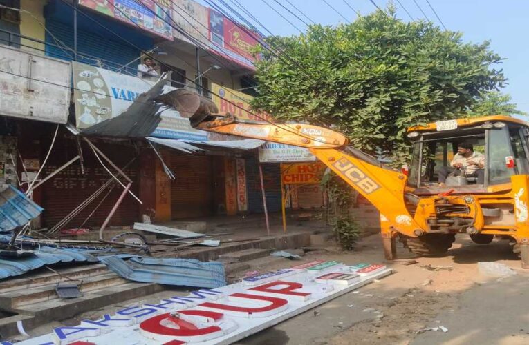 GVMC Removes 706 Unauthorised Shops in Visakhapatnam