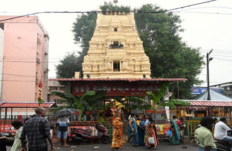 Vizianagaram comes alive for Sirimanotsav; 3 lakh devotees expected