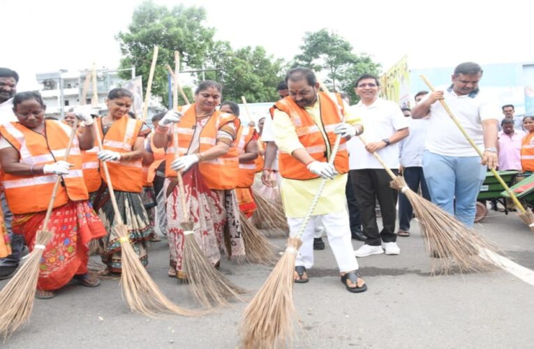 Mayor Peela Srinivasa Rao urges citizens to dedicate one hour daily to cleanliness