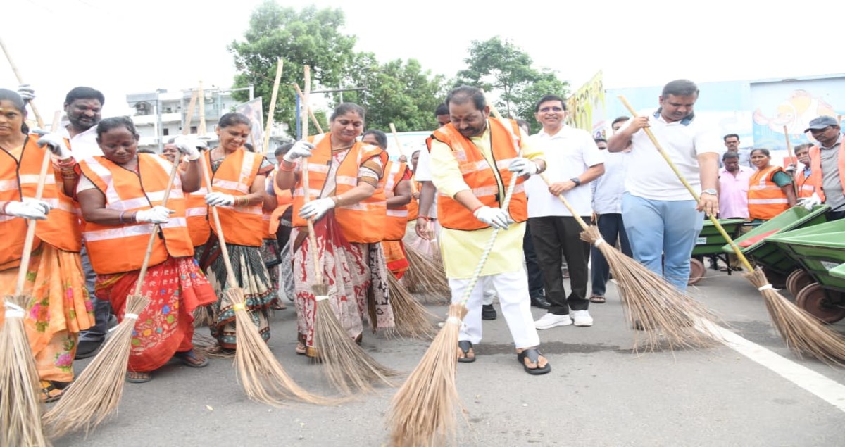 Mayor Peela Srinivasa Rao urges citizens to dedicate one hour daily to cleanliness