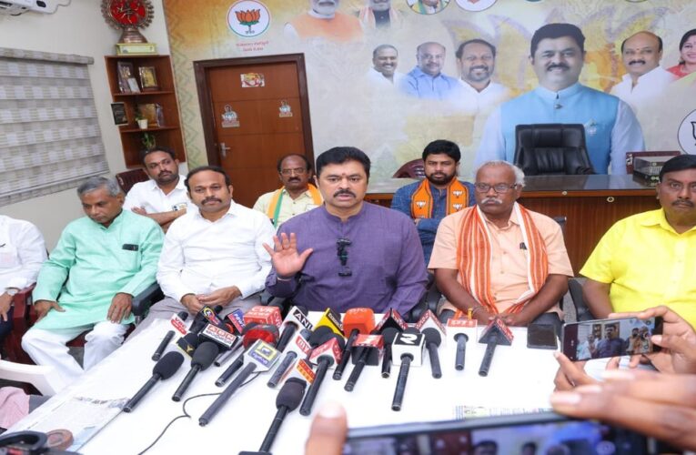 MP CM Ramesh Accuses YS Jaganmohan Reddy Over Medical College PPP Scheme