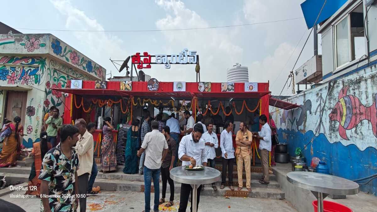 Visakhapatnam opens first ‘Thrupthi Canteen’ at RK Beach