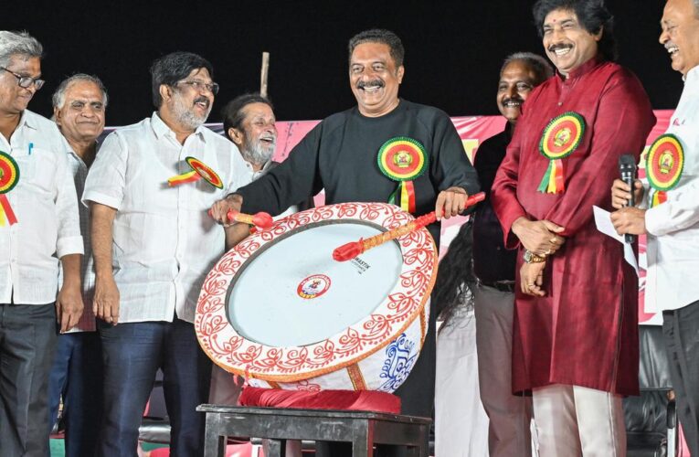 Prakash Raj takes on Centre, States over privatisation and dissent