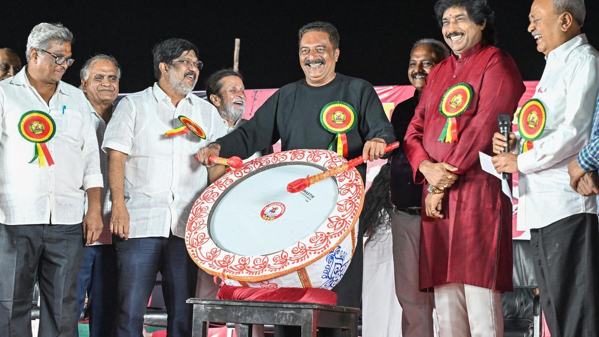 Prakash Raj takes on Centre, States over privatisation and dissent