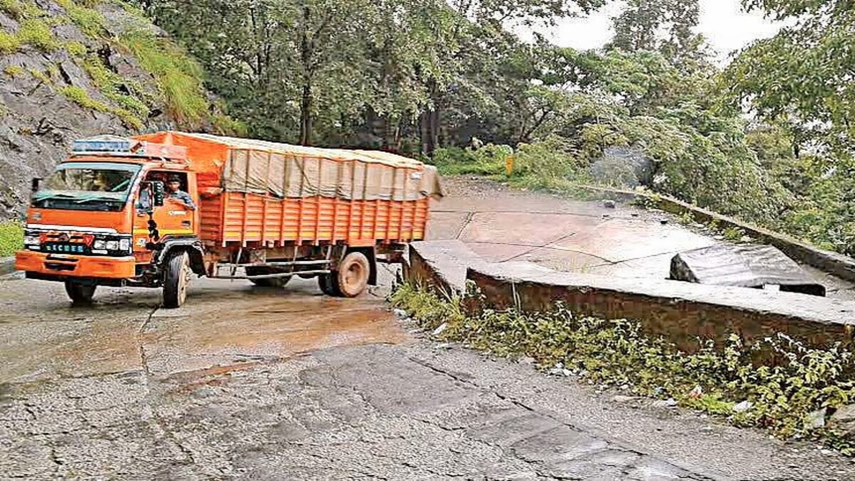 Night ban on heavy vehicles on ASR ghat roads after bus tragedy