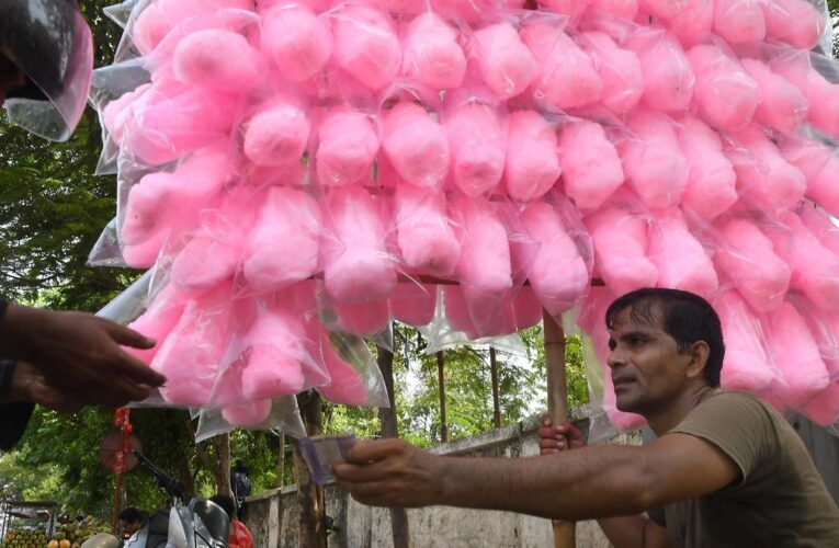 Cotton candy back under lens in AP over banned dye fears