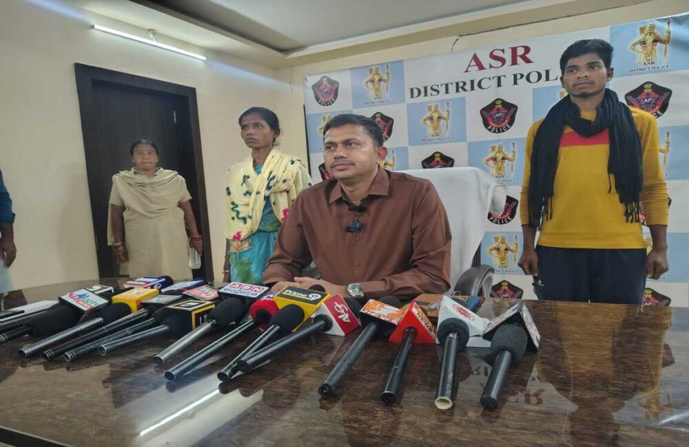 Two Maoist cadres surrender in ASR district