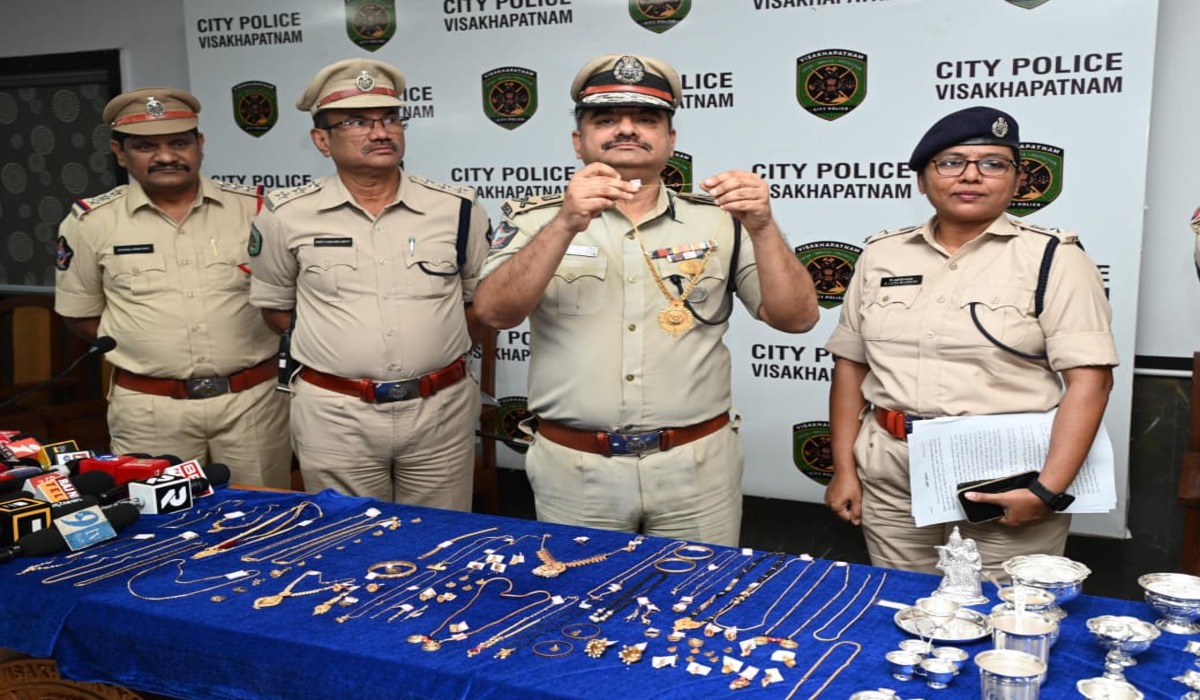 Visakhapatnam police crack 26 burglary cases, arrest accused