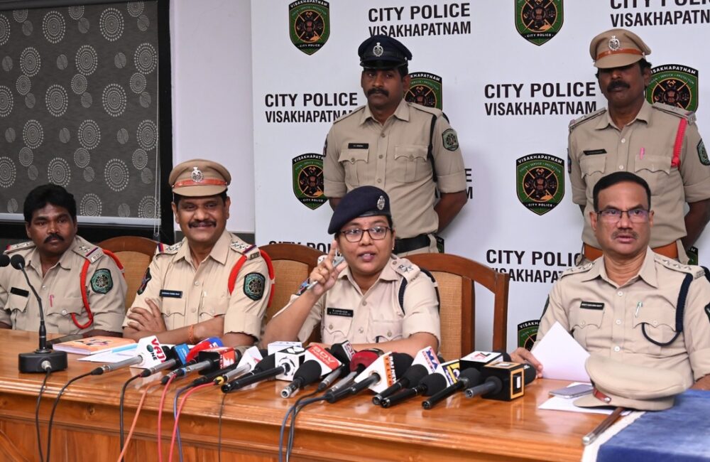 IV Town Police Crack ₹28 Lakh Gold Theft in Hours