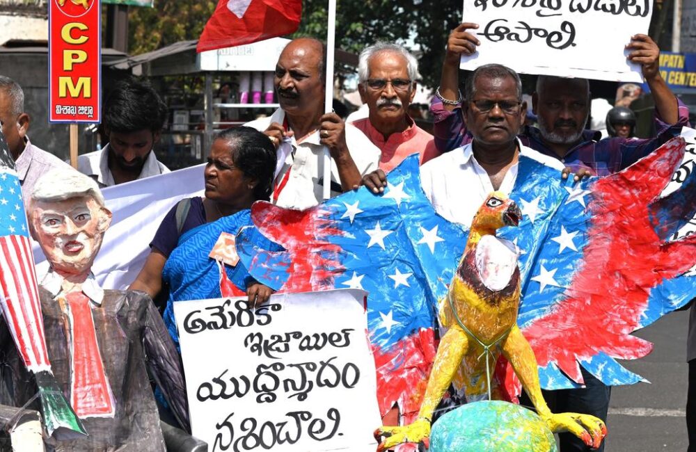 Left parties protest in Vizag against attacks on Iran