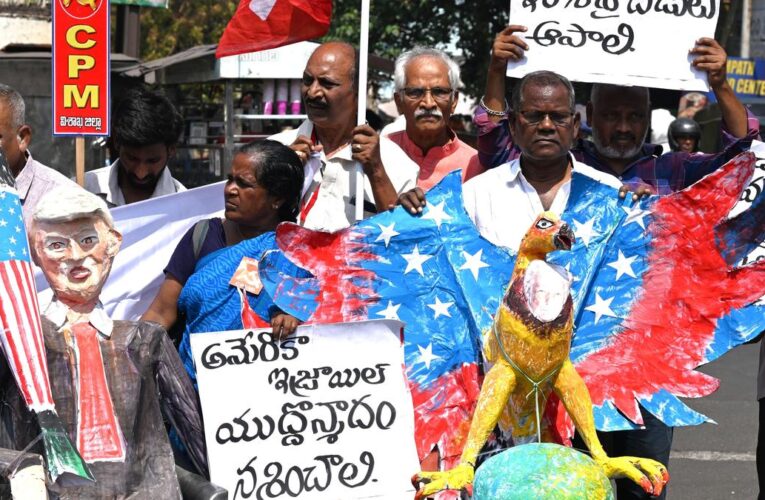 Left parties protest in Vizag against attacks on Iran