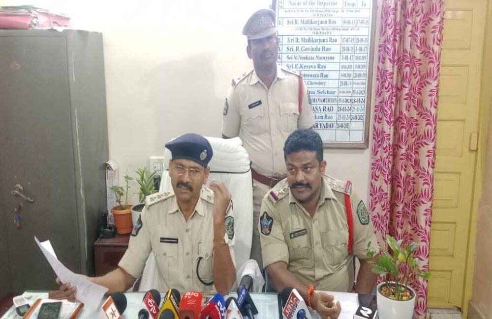 10 held with fake currency worth ₹37 lakh in Vizag