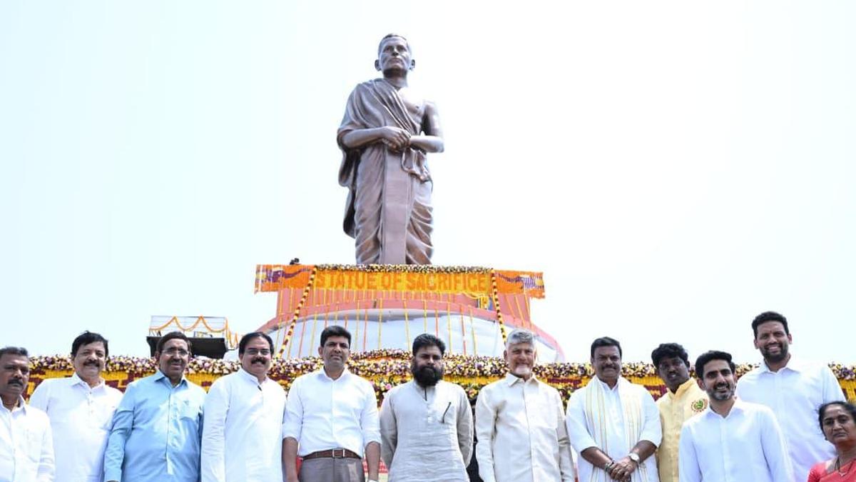 Naidu unveils 58-ft ‘Statue of Sacrifice’ of Potti Sriramulu in Amaravati