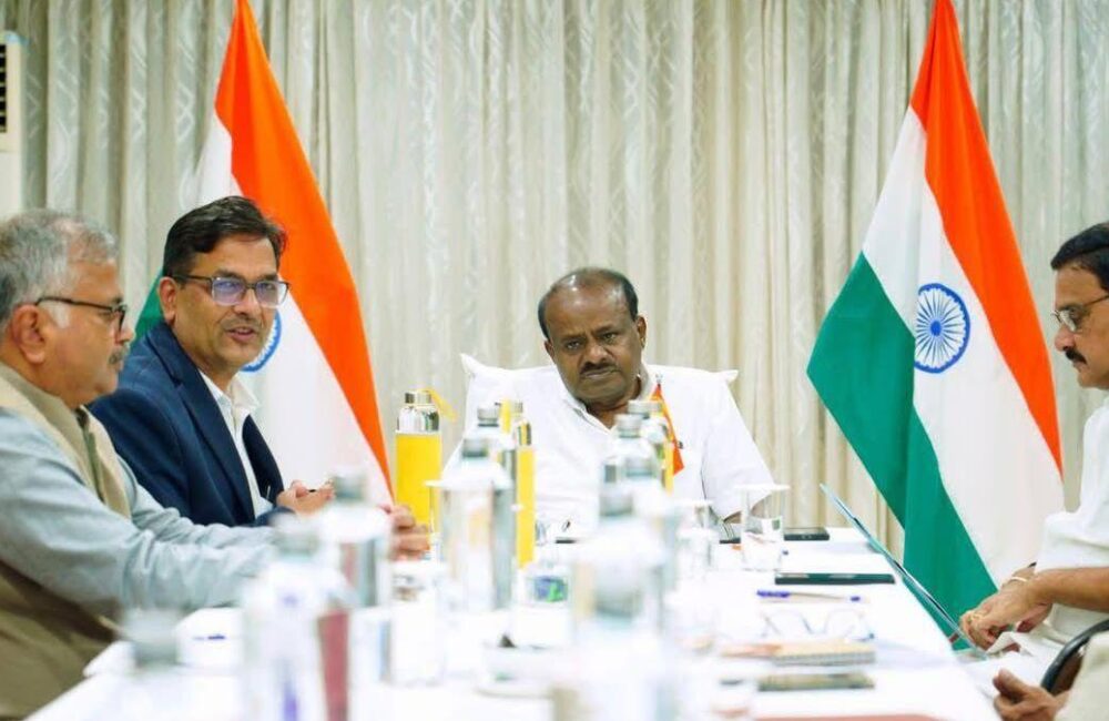 Kumaraswamy Reviews Vizag Steel, Pushes Revival