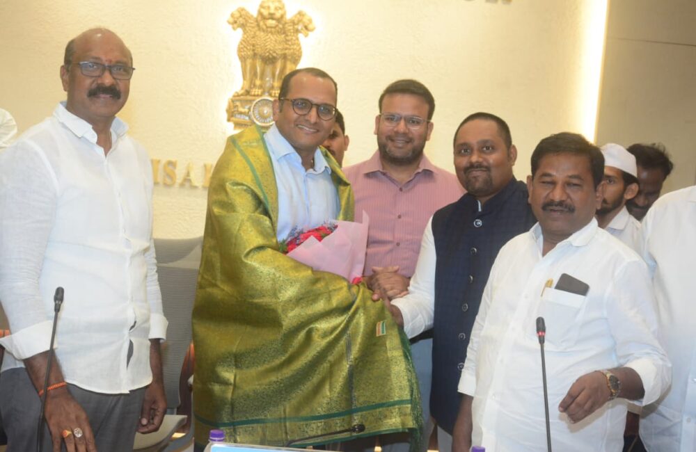 Collector Harendhira Prasad given warm farewell in Vizag