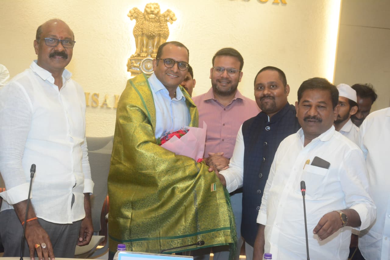 Collector Harendhira Prasad given warm farewell in Vizag