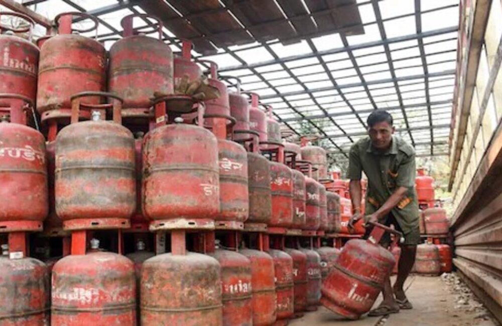 LPG supply disruptions hit small food vendors in Visakhapatnam