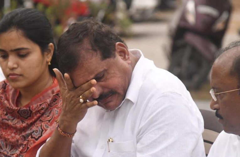 Botcha breaks down, slams Atchannaidu over remarks on YSR