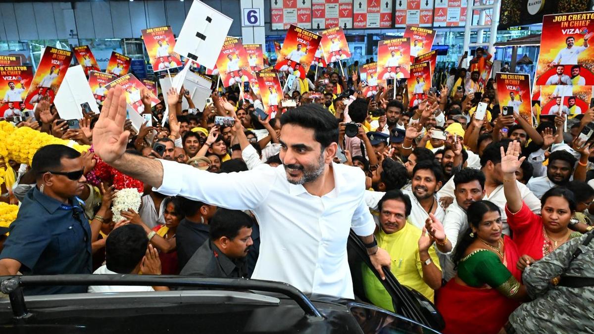 Lokesh accorded warm welcome in Vizag as TDP working president