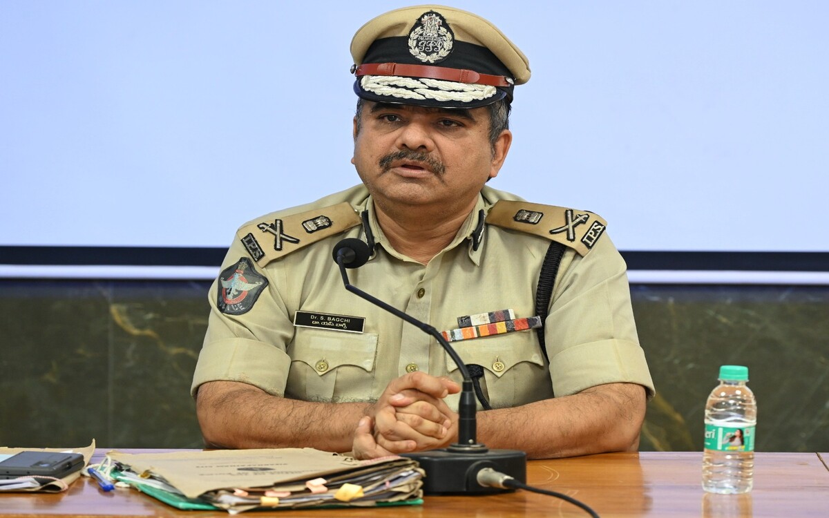 Vizag Police Chief Orders Crime Crackdown