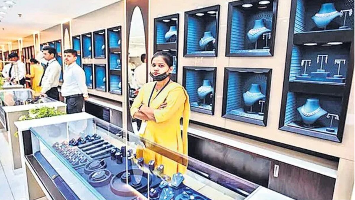 Visakhapatnam Workers Seek ‘Right to Sit’ Amid Health Concerns