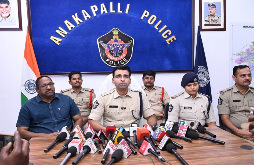 Anakapalli District Police bust inter-district ganja racket, seize 194 kg contraband