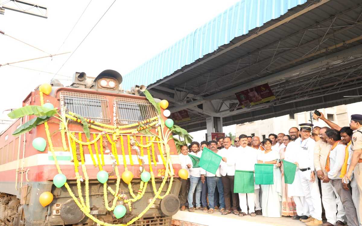 Anakapalle–Cherlapalli Express Flagged Off