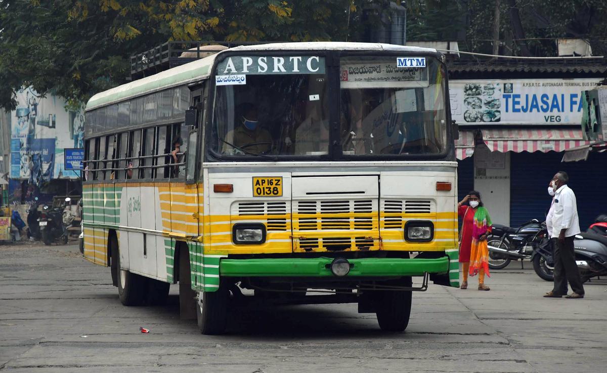 Shortage of RTC buses causes hardship to commuters in Anakapalle