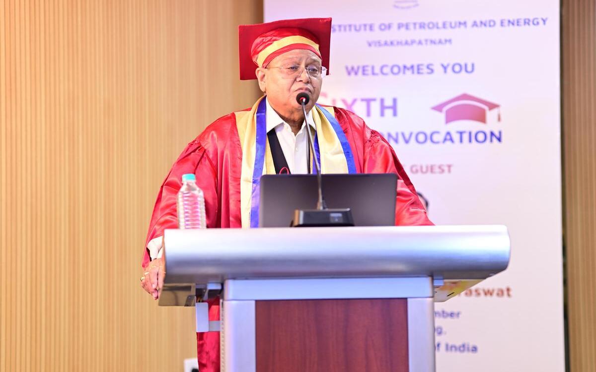 Skilled workforce vital for clean energy push: Saraswat