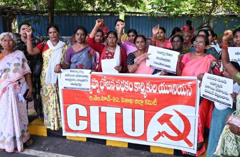 Midday Meal Workers Oppose Akshaya Patra Entry in AP Mandals