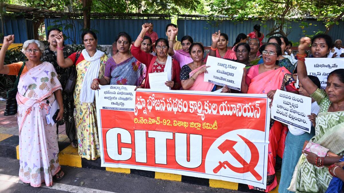 Midday Meal Workers Oppose Akshaya Patra Entry in AP Mandals
