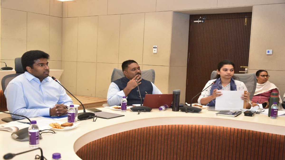 Collector stresses coordinated push for investments in district