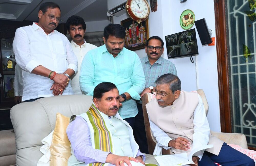 AP Chambers flags infra, policy issues in meeting with Pralhad Joshi