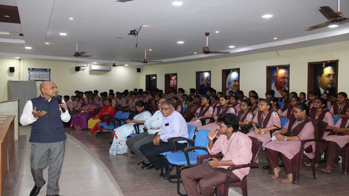 Students urged to develop hobbies to stay away from drugs