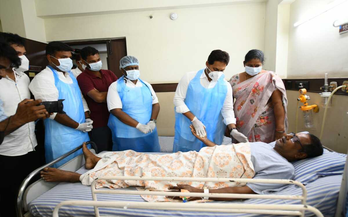 Former chief minister Y S Jagan Mohan Reddy on Wednesday demanded ₹1 crore compensation each for the families of those killed in the Visakhapatnam Steel Plant accident, and also sought government jobs for their next of kin.
Jagan visited Seven Hills Hospital, where injured workers are undergoing treatment. He met survivors of the accident and also interacted with the families of the deceased.
Speaking to reporters, he said nine workers had died in the incident and five others were injured. One of the injured is in a critical condition with nearly 95 per cent burn injuries, he said.
Recalling an earlier mishap at the plant 14 months ago, Jagan said a worker named Pentaiah had died in that incident. He alleged that authorities had then promised a job to a family member within a month, but the assurance remained unfulfilled.
He pointed to the victim’s family members present at the hospital and said they were still awaiting employment support. When questioned, officials reportedly said the relevant file was missing, he added.
Jagan also accused the state government of failing to announce any financial assistance for the families of the deceased in the latest accident. He said that while the total compensation being received from various sources was around ₹1.72 crore, the state had not clarified its contribution.
Referring to remarks made by IT and Human Resources Minister Nara Lokesh, Jagan said he was surprised by the statement and criticised the government’s response to the incident.
He urged the authorities to provide jobs to the victims’ families without delay, and said that if the present administration failed to deliver compensation and employment, they should not lose hope.
Jagan added that if his party returned to power under former chief minister Chandrababu Naidu, it would ensure ₹1 crore compensation and jobs for the affected families.
