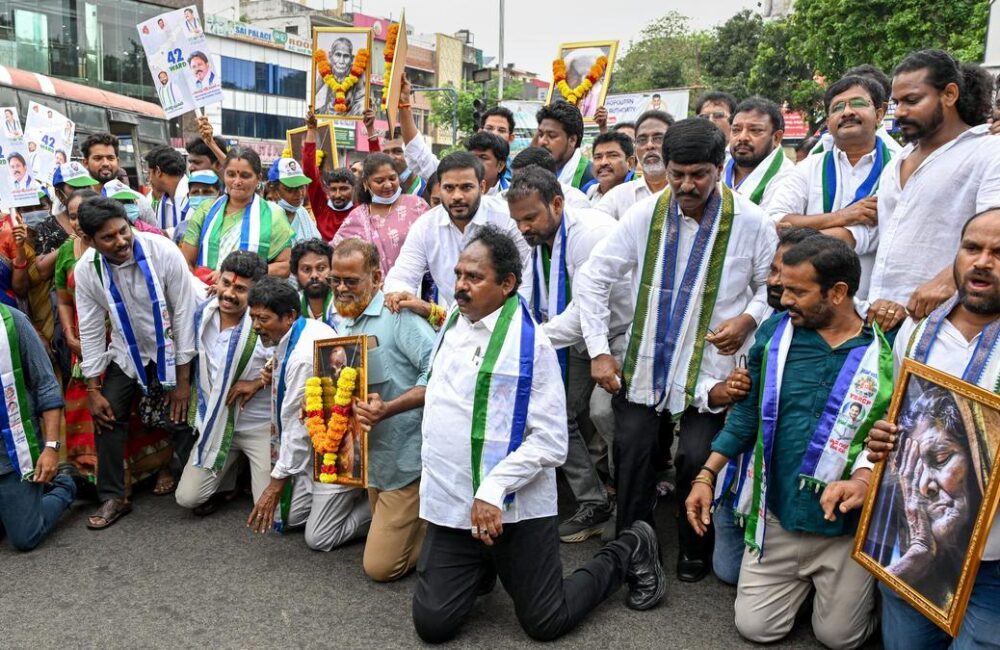 YSRCP stages protest over alleged Visakhapatnam Port pollution