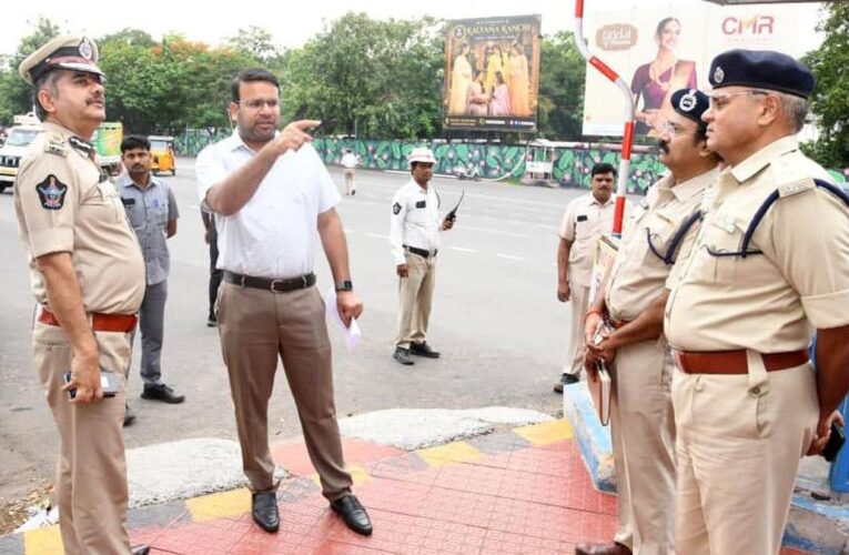 City police, GVMC review AI-based traffic management project SARTHI