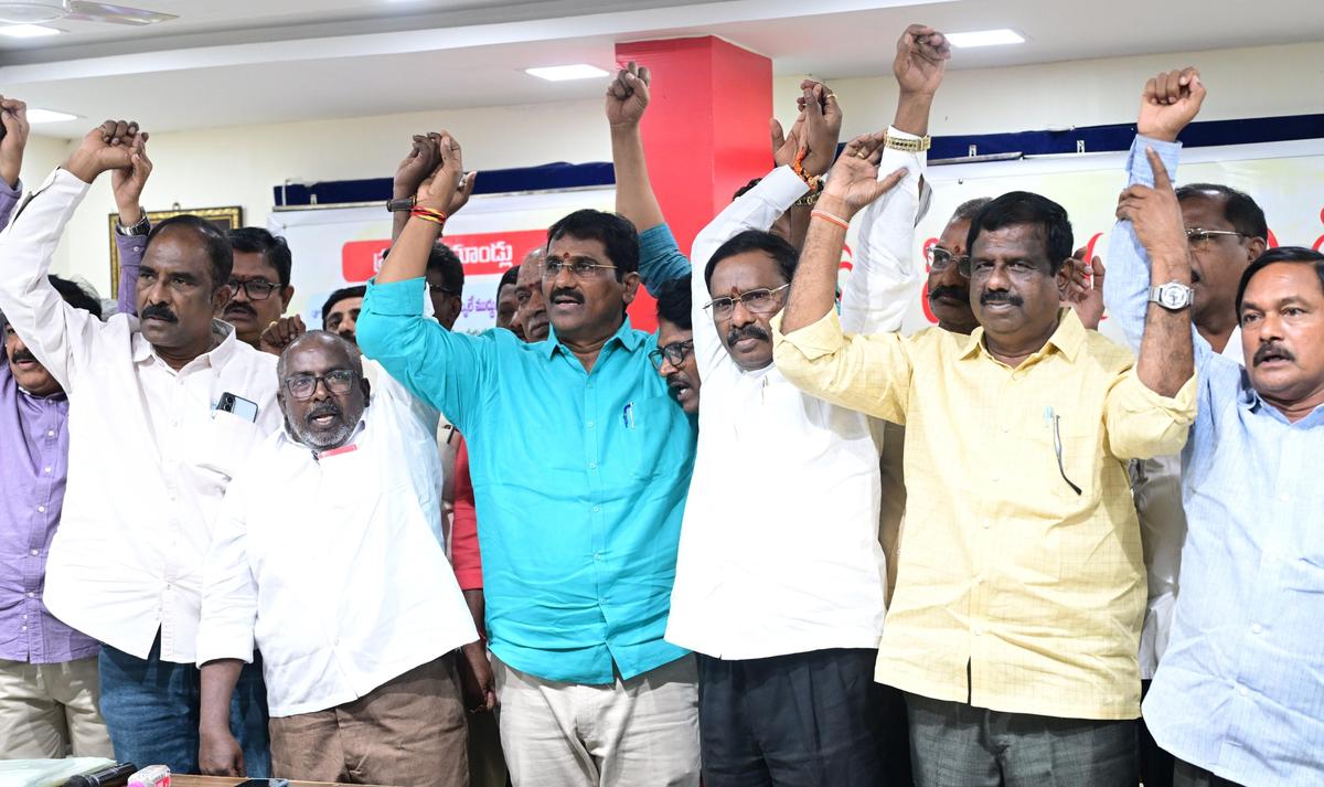 APSRTC unions to launch statewide signature drive from July 20