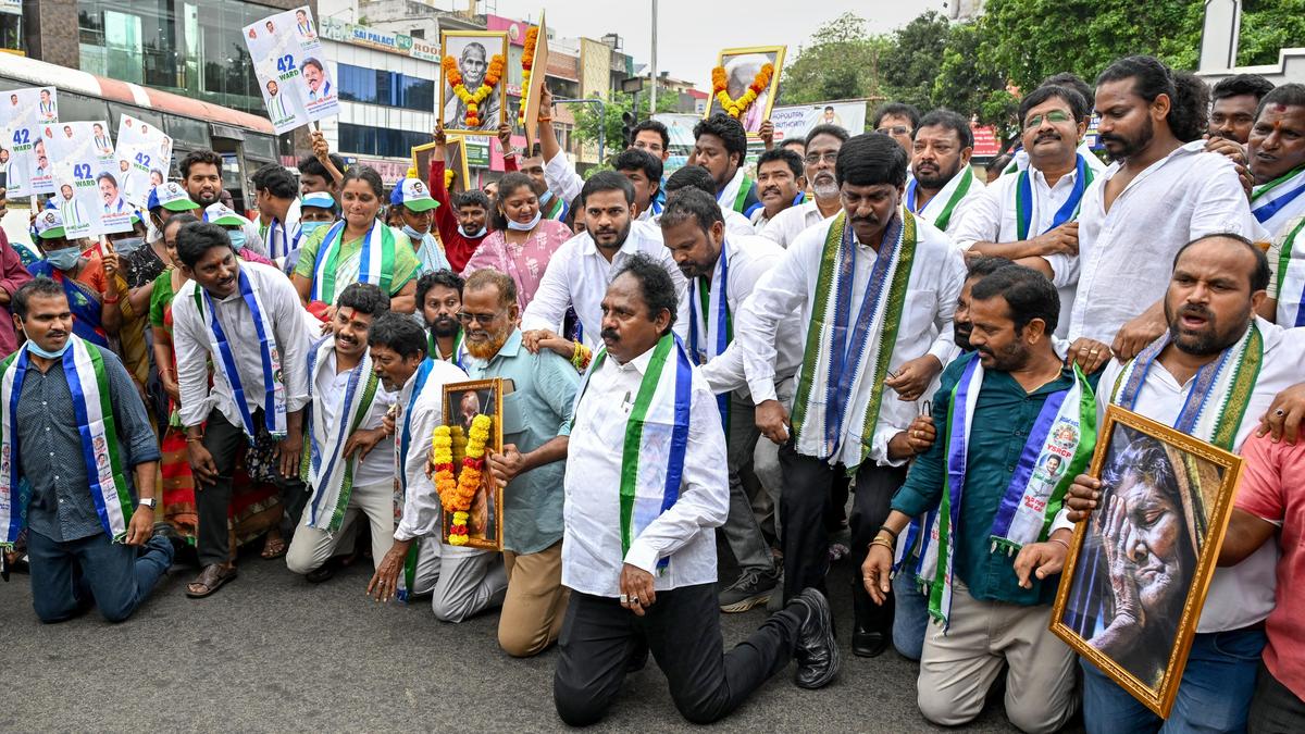 YSRCP stages protest over alleged Visakhapatnam Port pollution