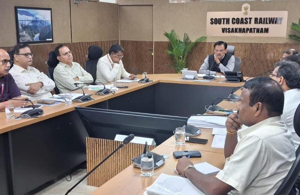 SCoR GM calls for strict safety at level crossings