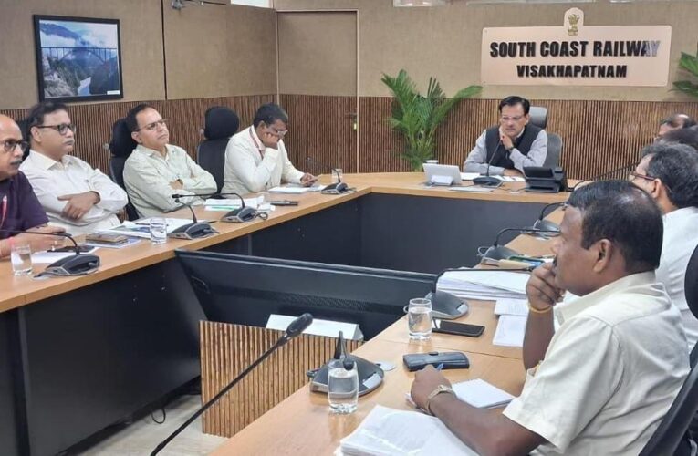 SCoR GM calls for strict safety at level crossings