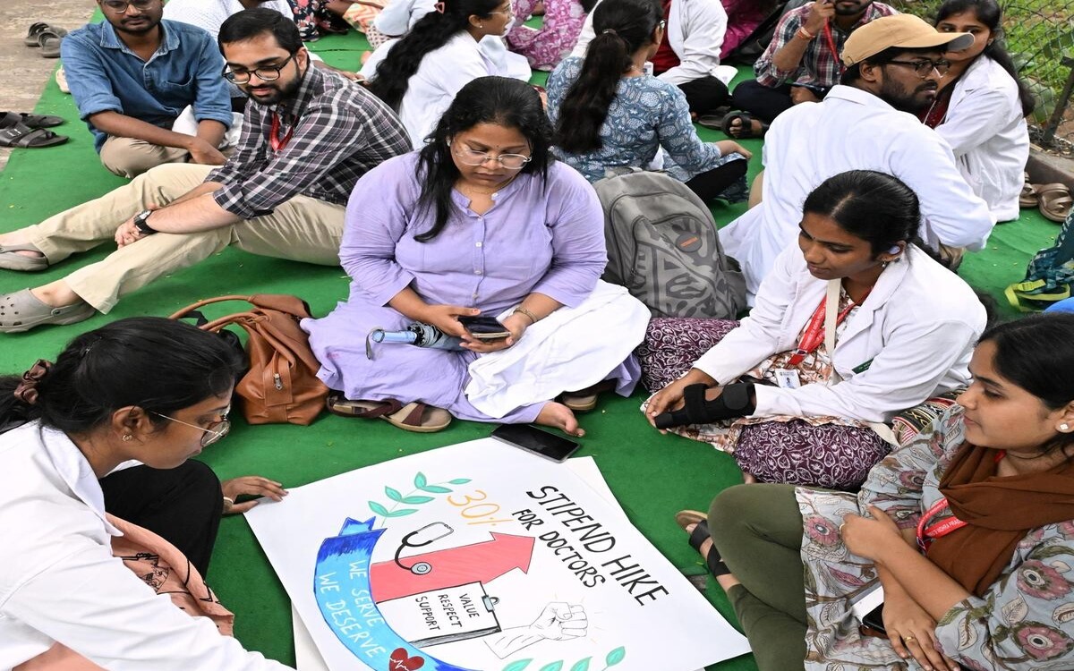 Junior doctors’ protest enters eighth day at KGH