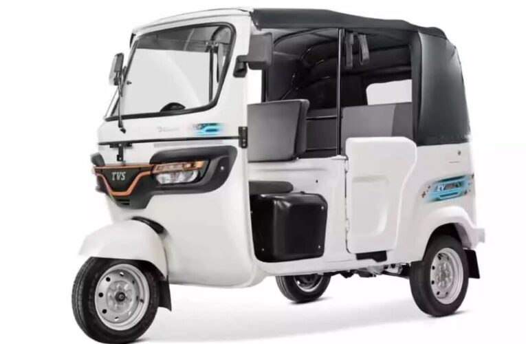 Subsidised e-autos to help DWCRA women gain self-employment in Anakapalle