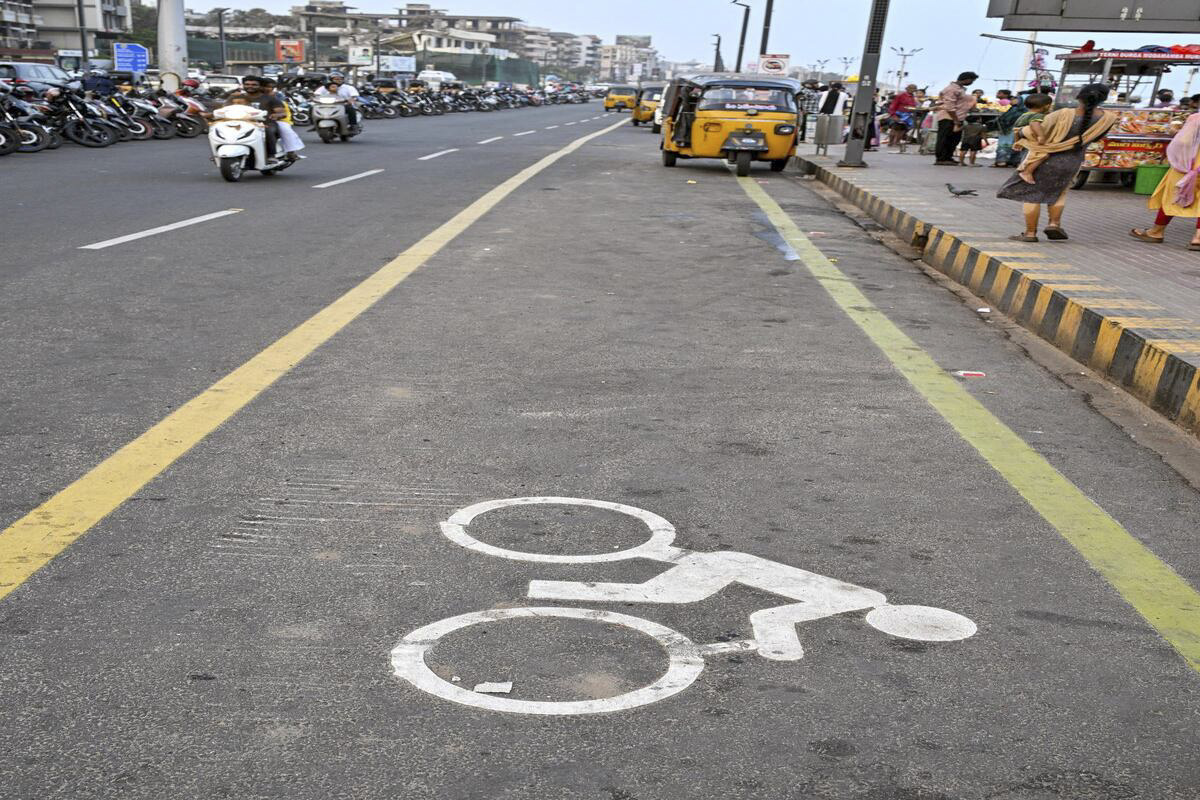 GVMC lays cycling track along Beach Road