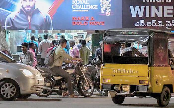 Liquor sales continue at shops despite licence expiry
