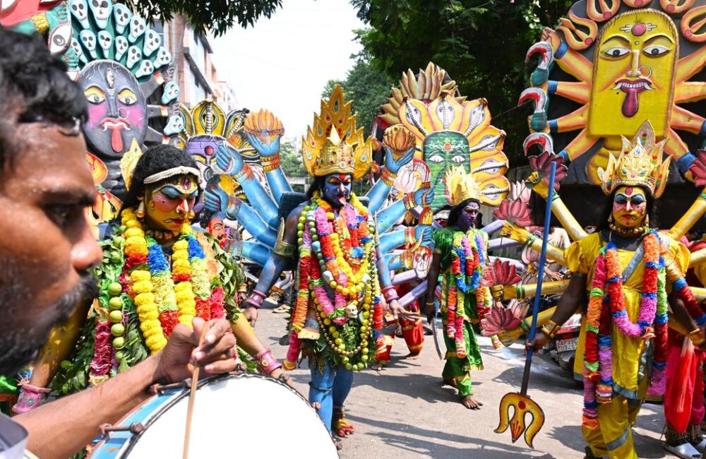 Dasara begins in Visakhapatnam with large turnout at temples
